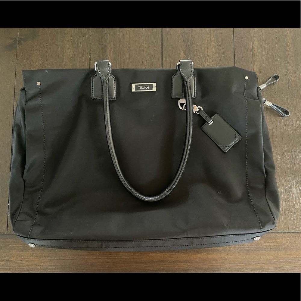Tumi brief / laptop bag. Black